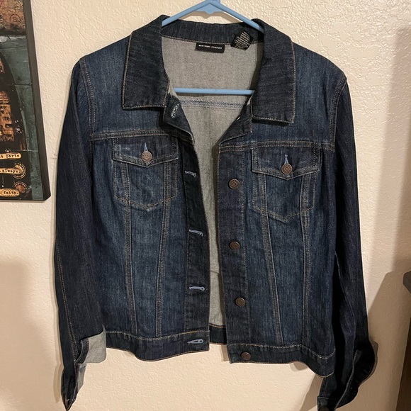 Perfect denim jacket. 🤍💙🤍 - Picture 9 of 9